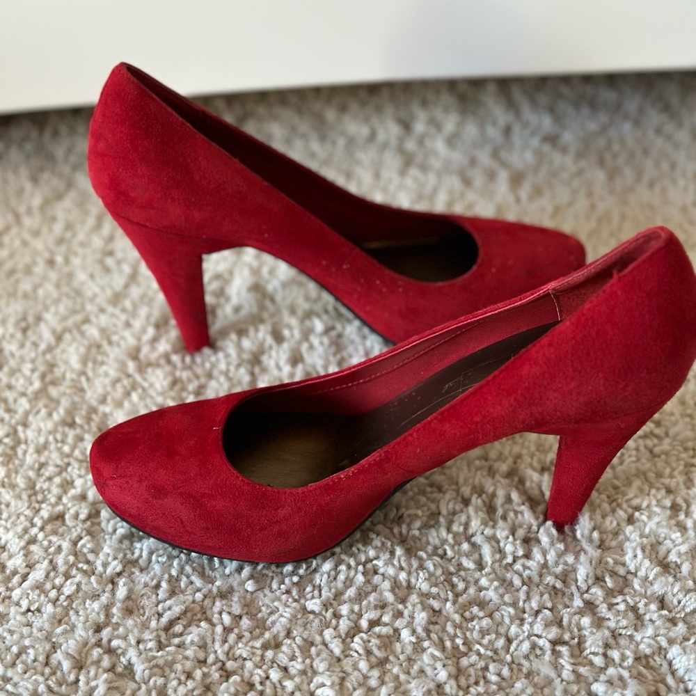 Me Too Locket Red Suede Heels-Size 8 1/2 M.